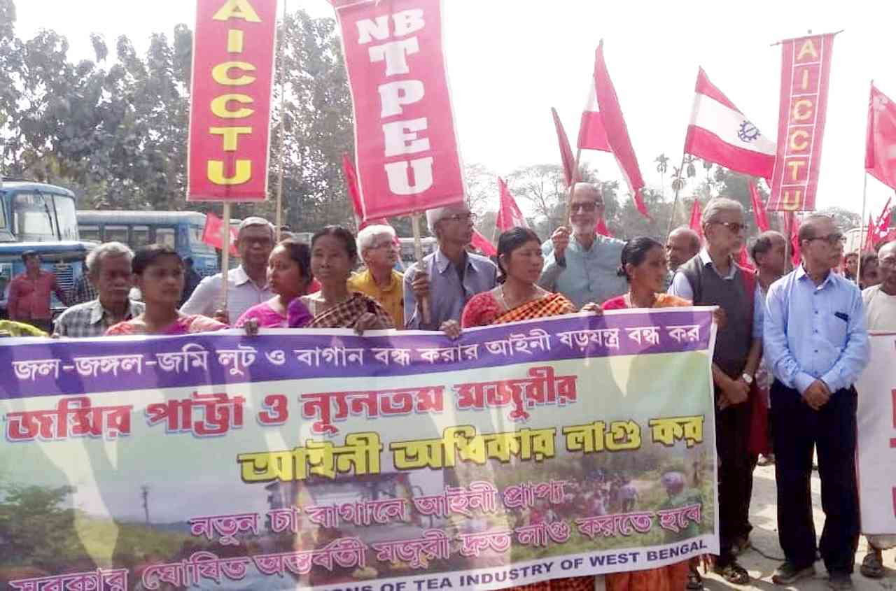 tea-workers-protest-in-jalpaiguri