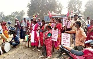 Protest deputation at block office and land department