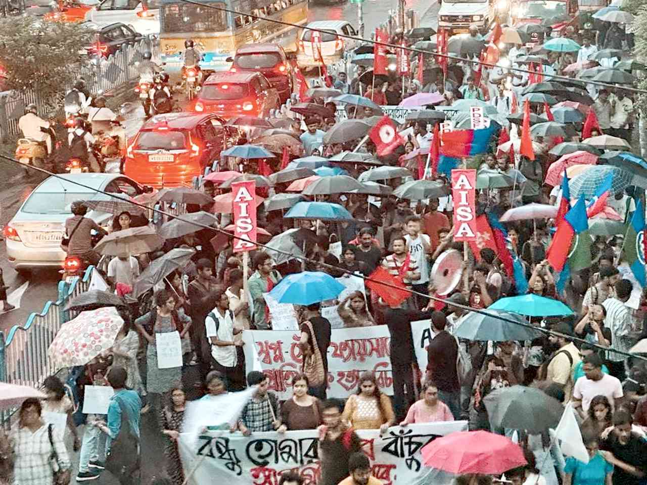 jadavpur-students-take-to-the-streets