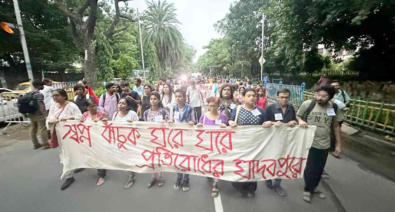 jadavpur-students-take-to-the-streets