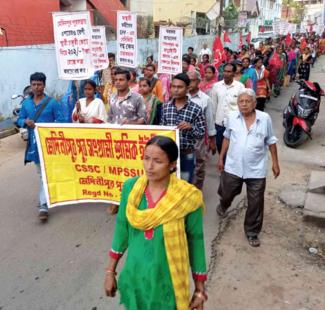 sanitation-workers-march-in-medinipur-municipality 