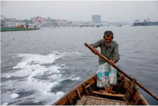 chalat-chal-stagnant-water-of-buriganga